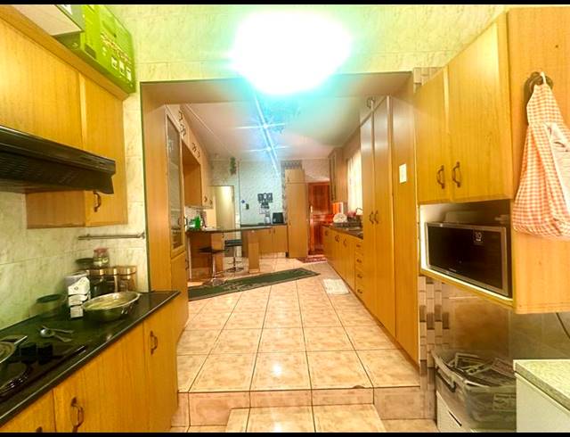 4 BEDROOM HOUSE FOR SALE IN YELLOWWOOD PARK